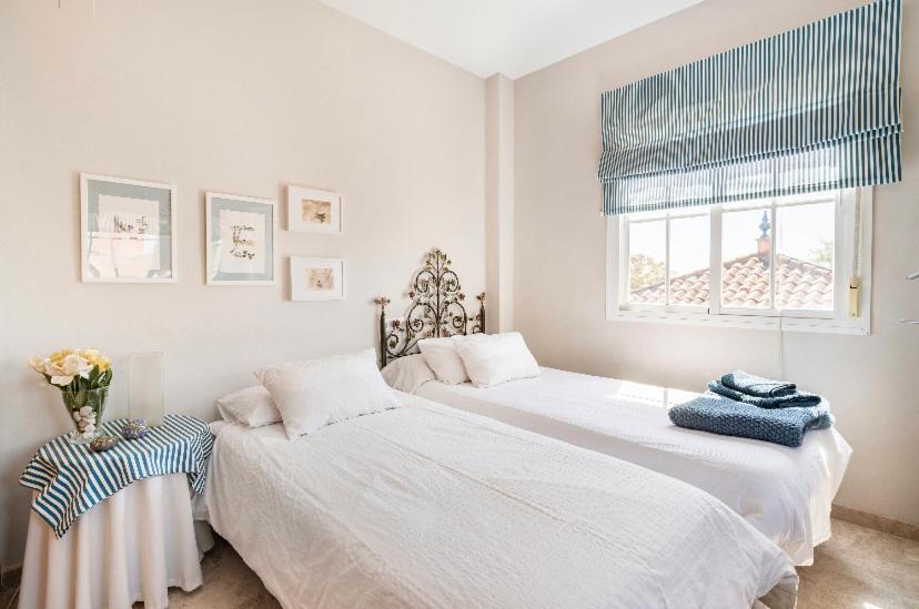 2 La Casa De Marilo Apartment Tomares Ngoại thất bức ảnh
